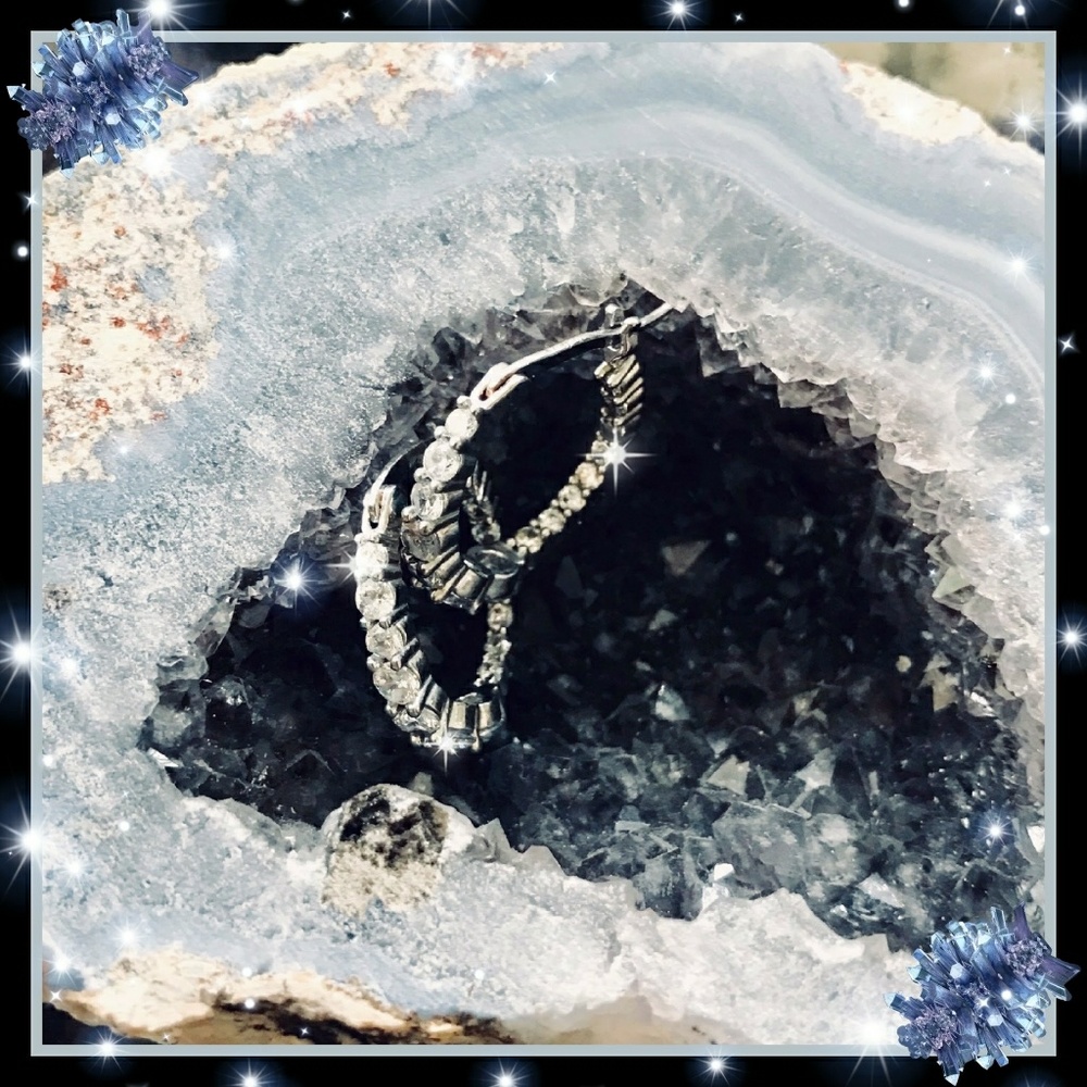 🎼AAAA INSIDE/OUTSIDE PREMIUM OVAL CZ HOOPS🎼 - Picture 1 of 1